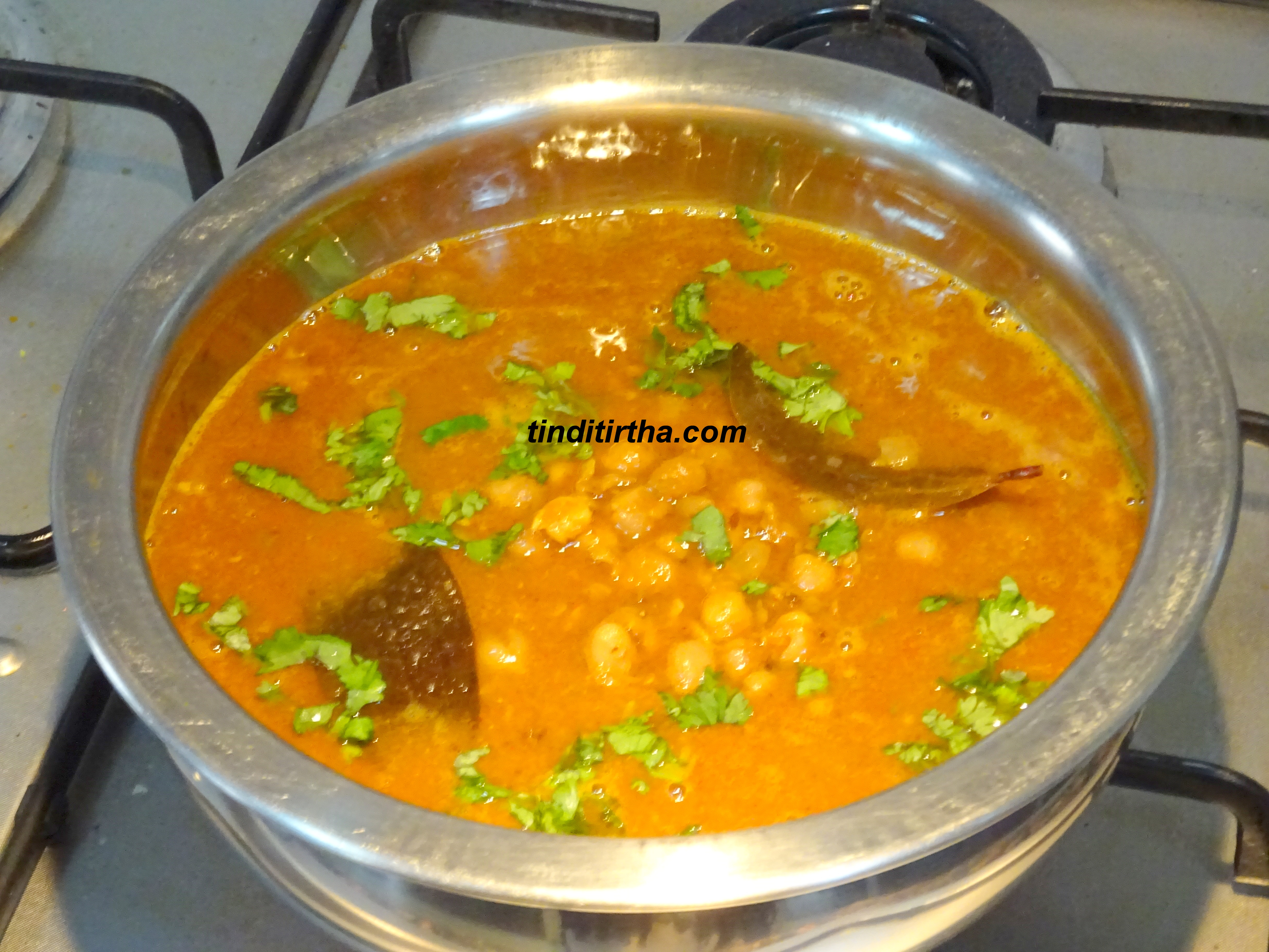 Chole | Punjabi Satvik chole | a no onion garlic chole |