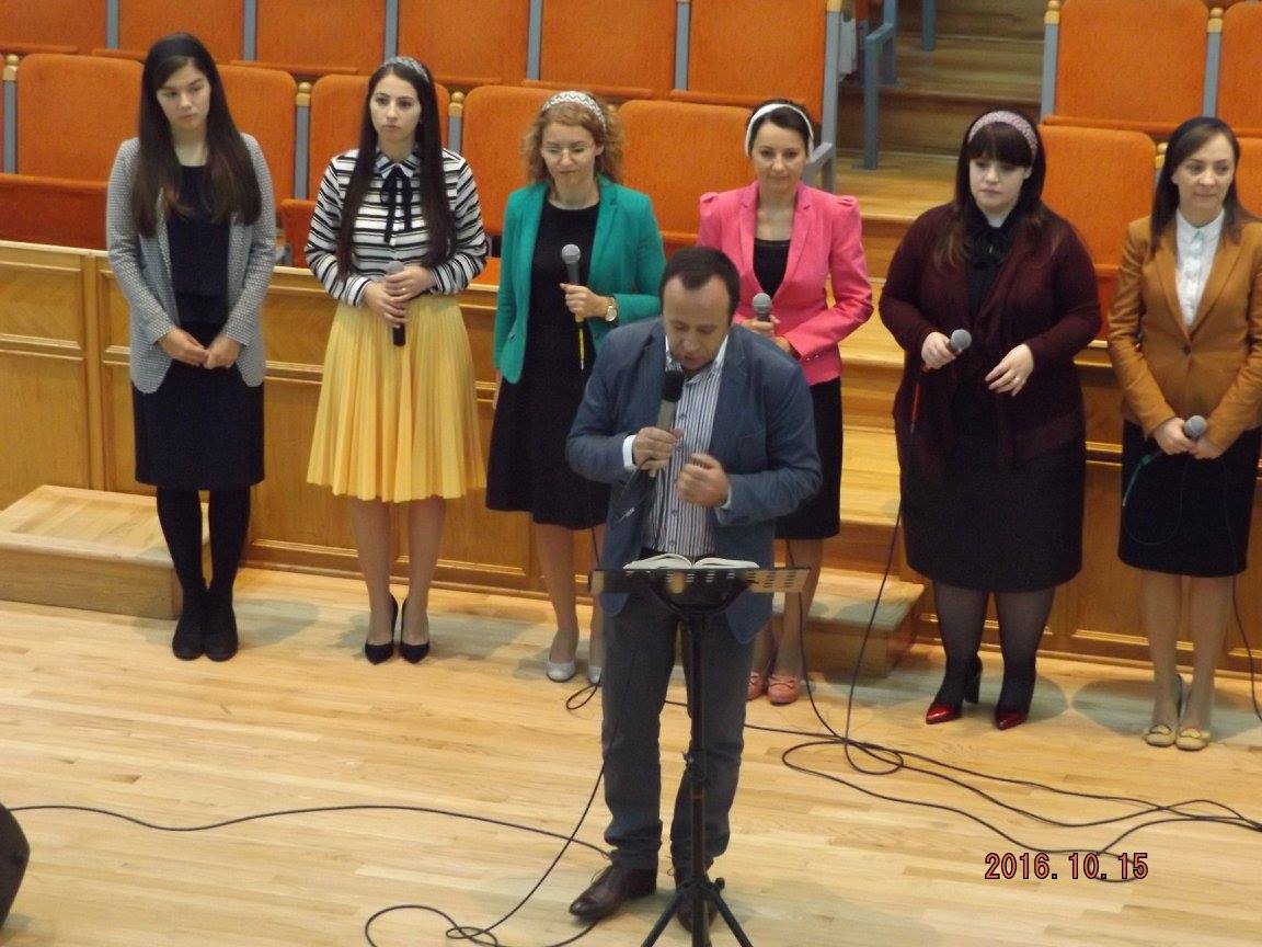 presb. Buhai Cornel şi grupa de închinare