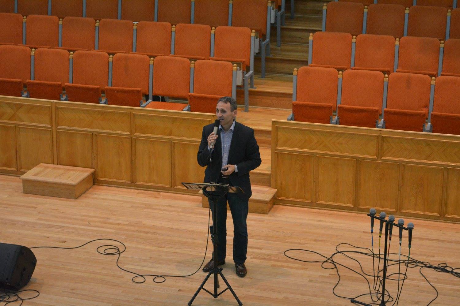 pastor lect. univ. Emil Meştereagă