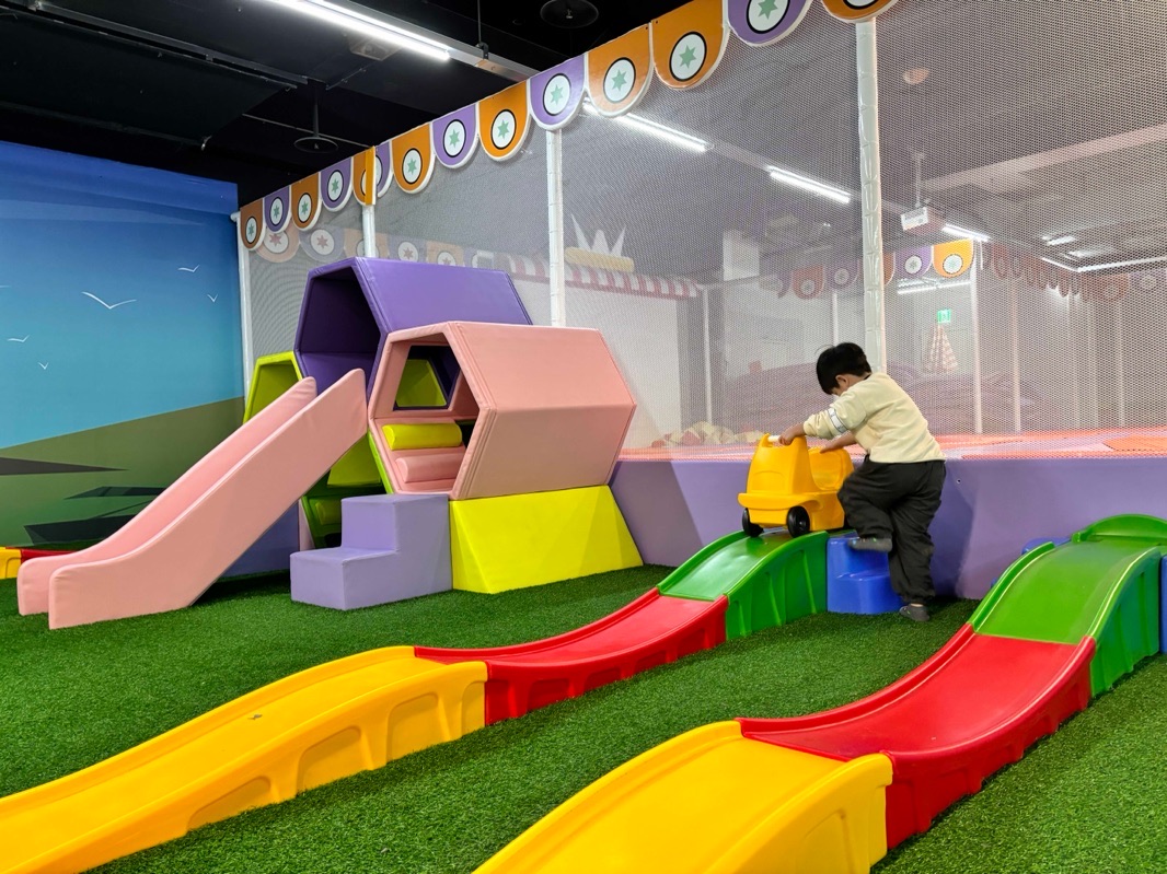 內湖火山大冒險彈跳床