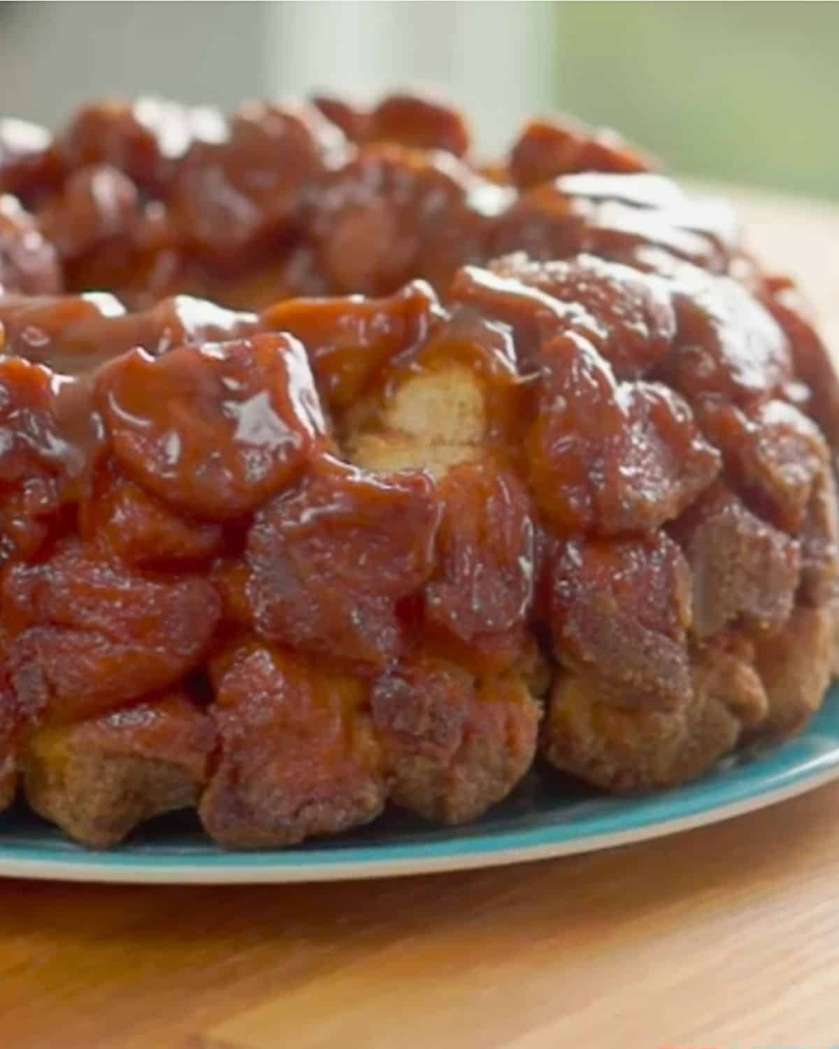Easy monkey bread (with video)