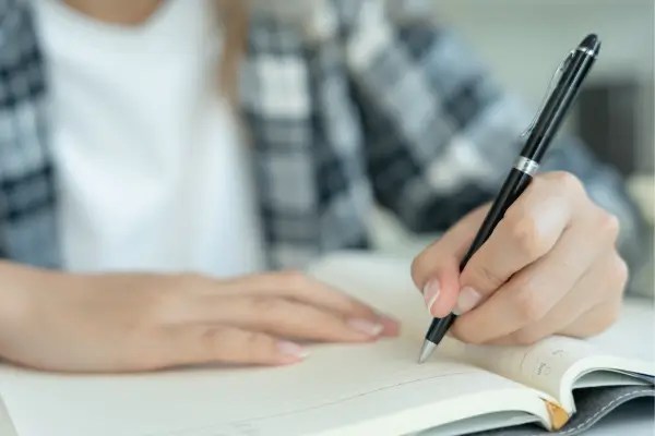 Sabedoria Ancestral Mentora na Criação de Coadjuvante