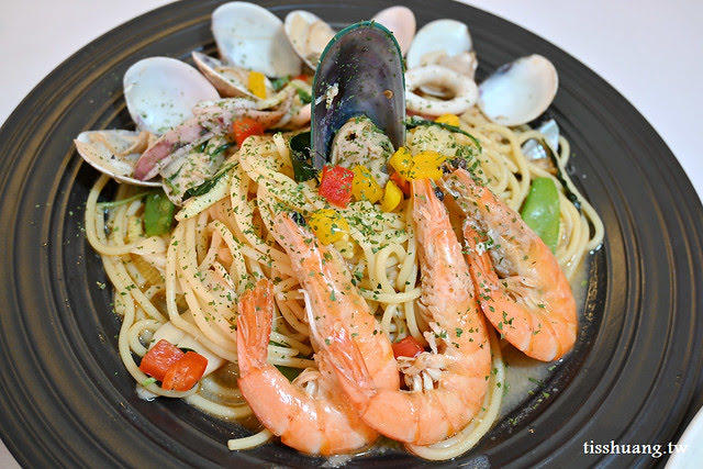 【花蓮市區美食推薦】流奶與蜜特色餐廳，義大利麵跟燉飯推薦