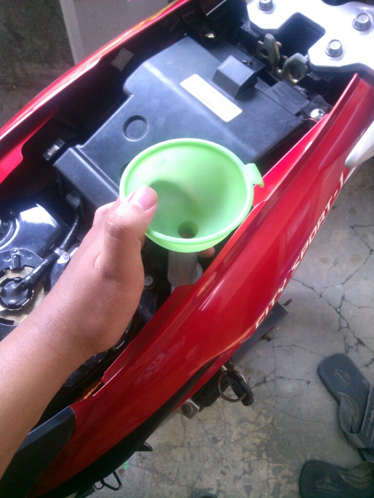 Radiator menjadi salah satu kompenan yang berperan penting mengatur suhu mesin. Cysers Tips Ganti Air Radiator Tanpa Bongkar Body Artieyus Blog From Zero To Hero