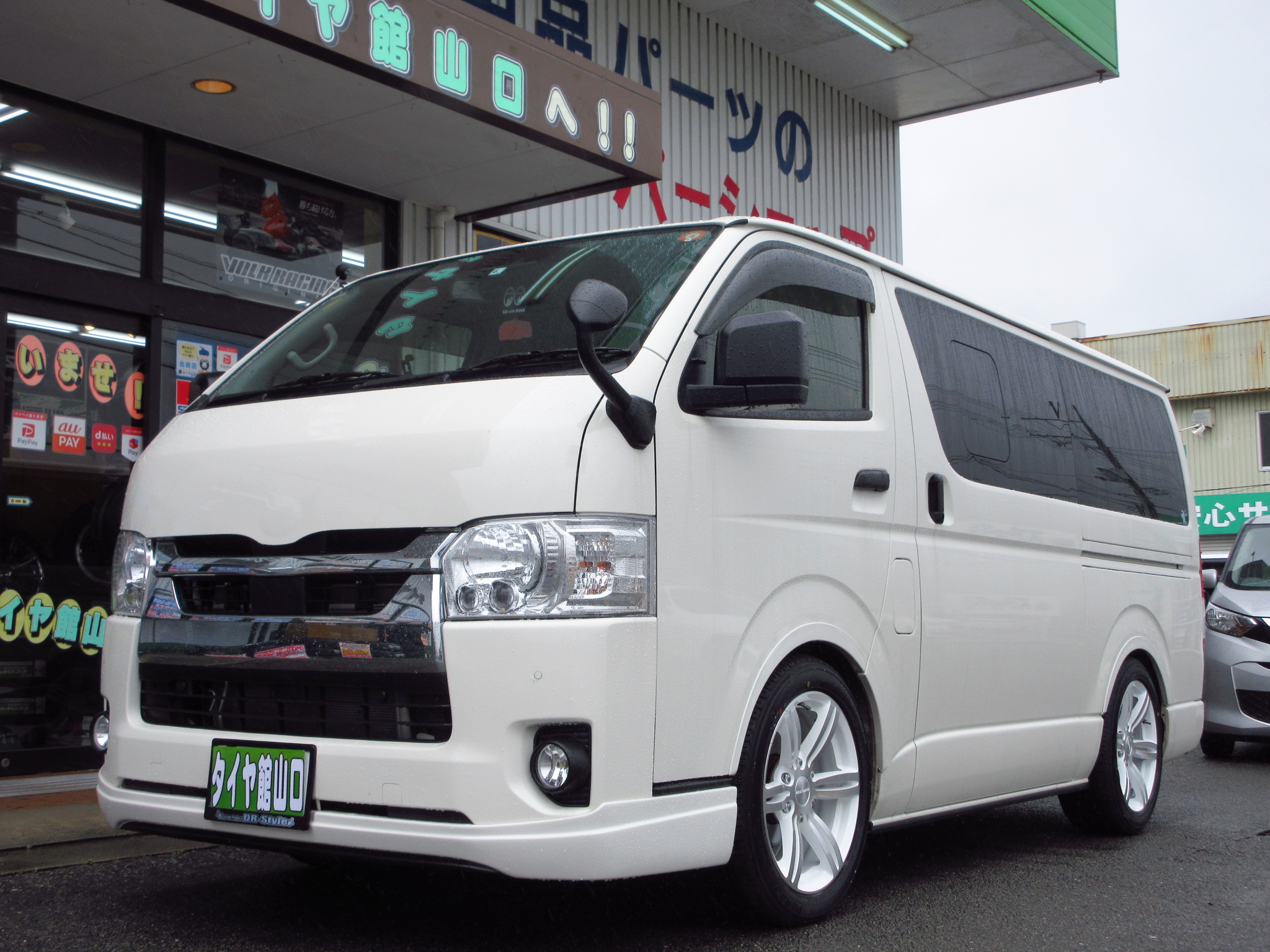 ハイエースに415COBRAバッドラッカー取り付けました | 山口で