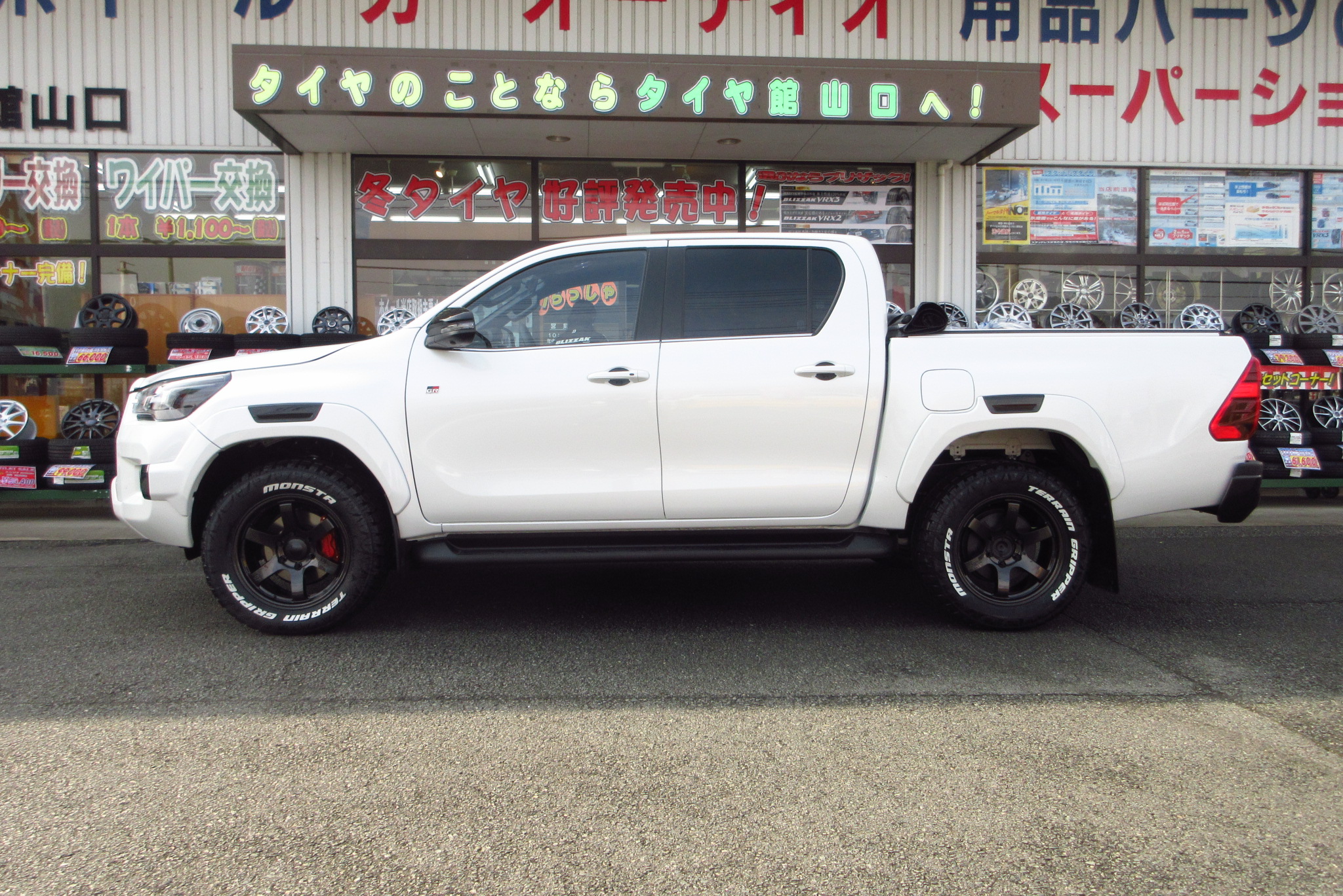 ハイラックスGR SPORTにグラムライツ57DR‐X取り付けました