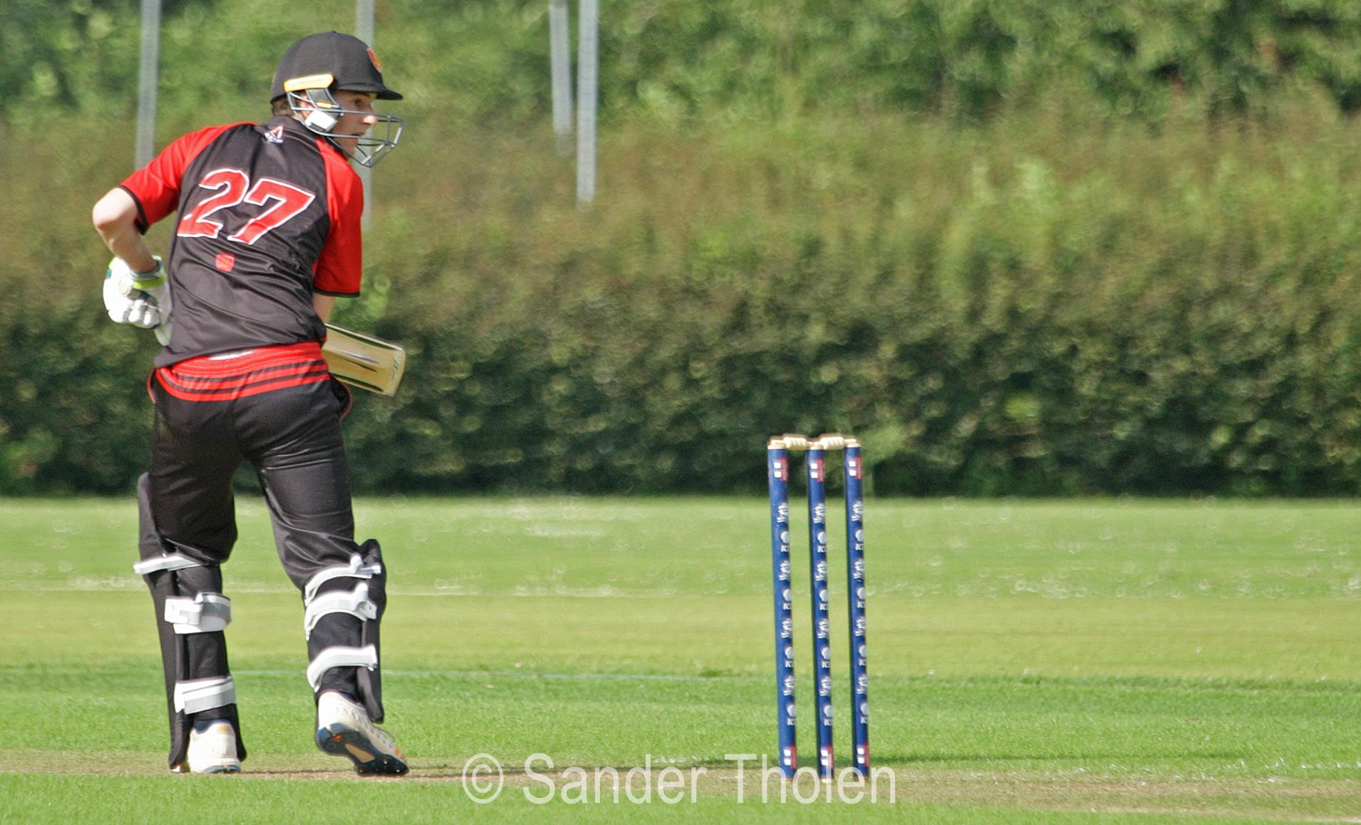 Van Lent gets a nick...