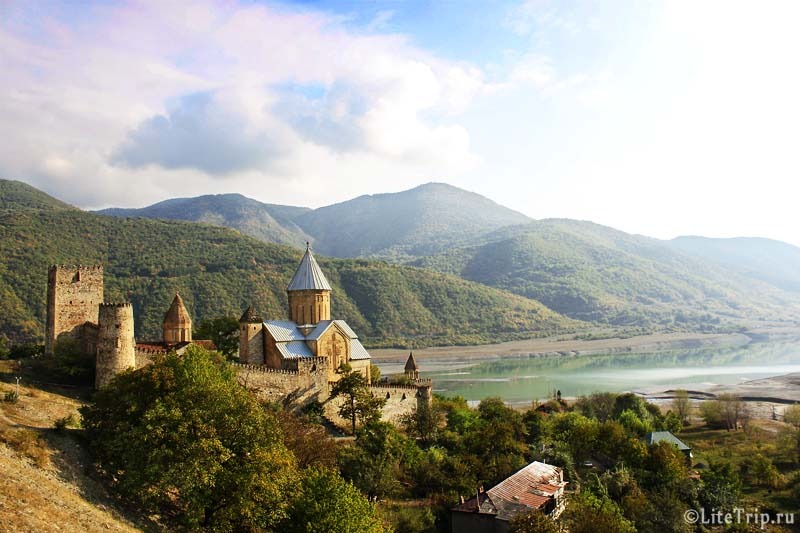 Мы предлагаем экскурсии из тбилиси по грузии в кахетию, казбеги, боржоми. Kazbegi I Vijskovo Gruzinska Doroga Z Bakuriani Tkemali Tour Puteshestviya Po Gruzii