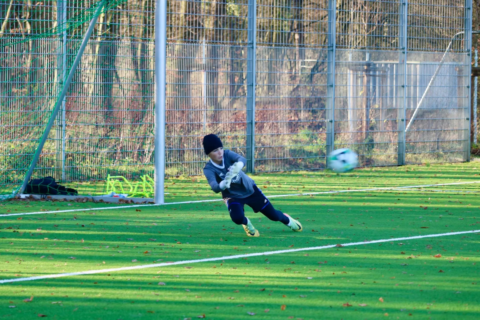 youth player in our goalkeeper training soccer programs
