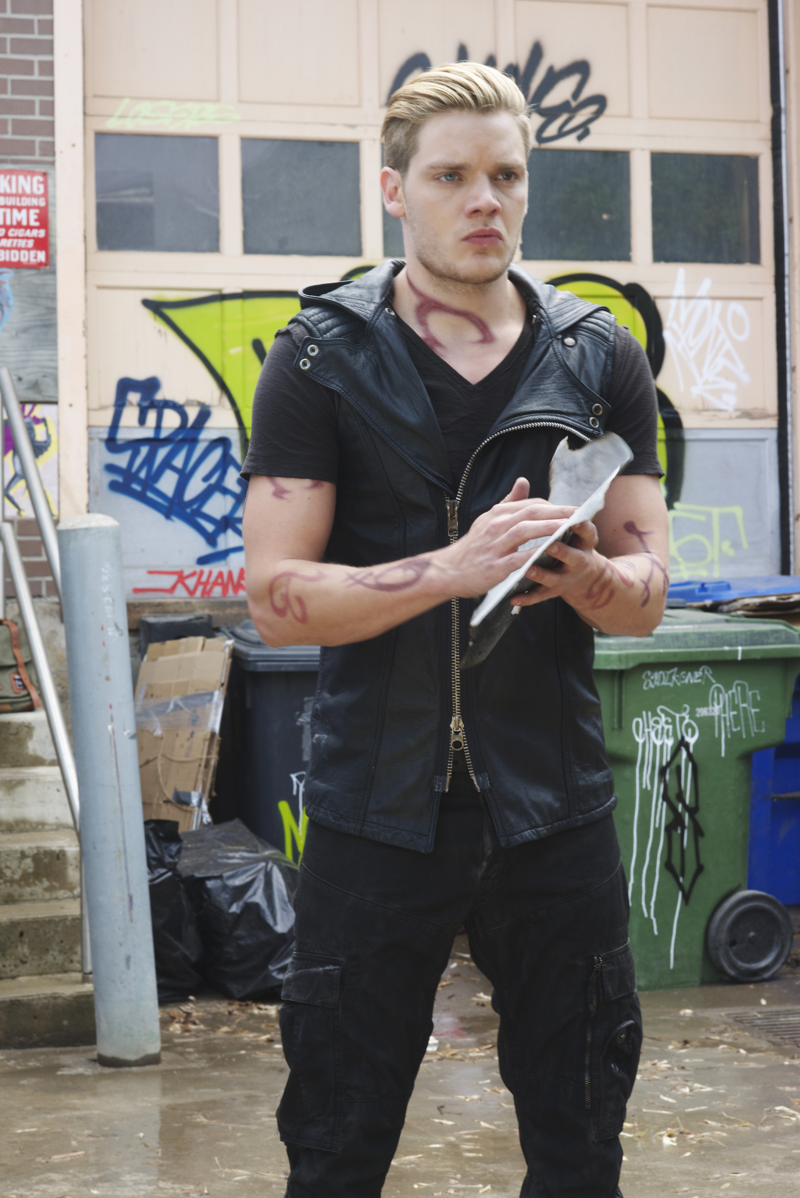 SHADOWHUNTERS - "Moo Shu To Go" - Alec finds himself torn between duty and loyalty to Jace in “Moo Shu to Go,” an all-new episode of “Shadowhunters,” airing Tuesday, February 9th at 9:00 – 10:00 p.m., EST/PST on Freeform, the new name for ABC Family. (Freeform/Sven Frenzel) DOMINIC SHERWOOD