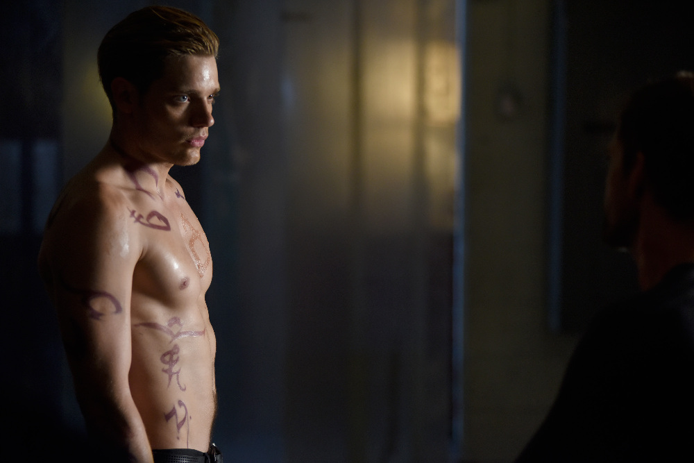 SHADOW HUNTERS - "Blood Calls to Blood" - With the help of a new ally, Clary and Jace attempt to rescue Jocelyn in "Blood Calls to Blood," an all-new episode of "Shadowhunters," airing TUESDAY, MARCH 22 (9:00-10:00 p.m. EDT) on Freeform. (Freeform/John Medland) DOMINIC SHERWOOD