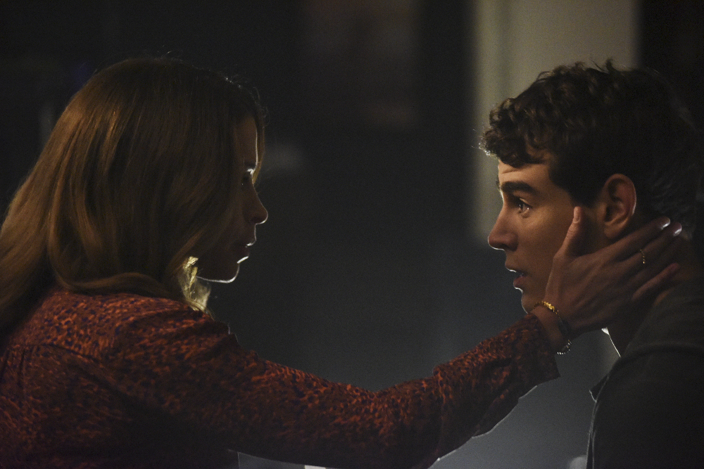 SHADOWHUNTERS - "Dust and Shadows" - Clary takes desperate actions after the attack on the Institute in “Dust and Shadows,” an all new episode of “Shadowhunters,” airing MONDAY, JANUARY 30 (8:00 – 9:00 PM EDT) on Freeform. (Freeform/John Medland) CHRISTINA COX, ALBERTO ROSENDE