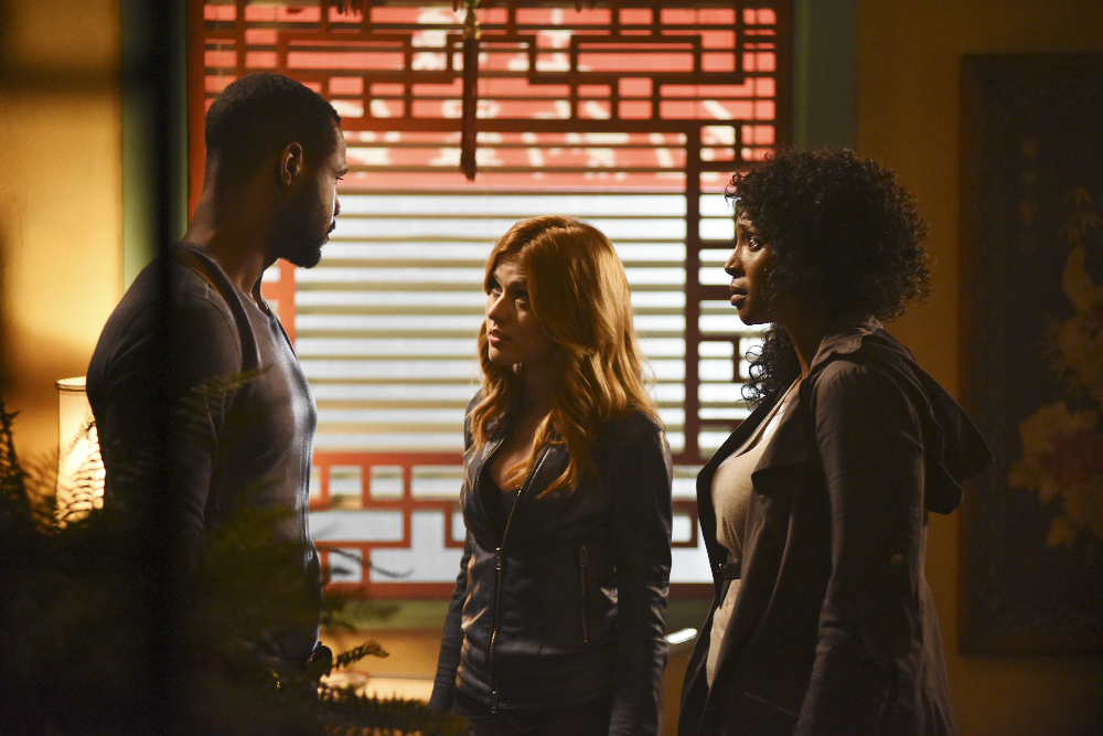 SHADOWHUNTERS - "How Are Thou Fallen" - Clary and Luke find themselves at odds over Cleo in “How Are Thou Fallen,” an all new episode of “Shadowhunters,” airing MONDAY, FEBRUARY 13 (8:00 – 9:00 PM EDT) on Freeform. (Freeform/John Medland) ISAIAH MUSTAFA, KATHERINE MCNAMARA, LISA BERRY