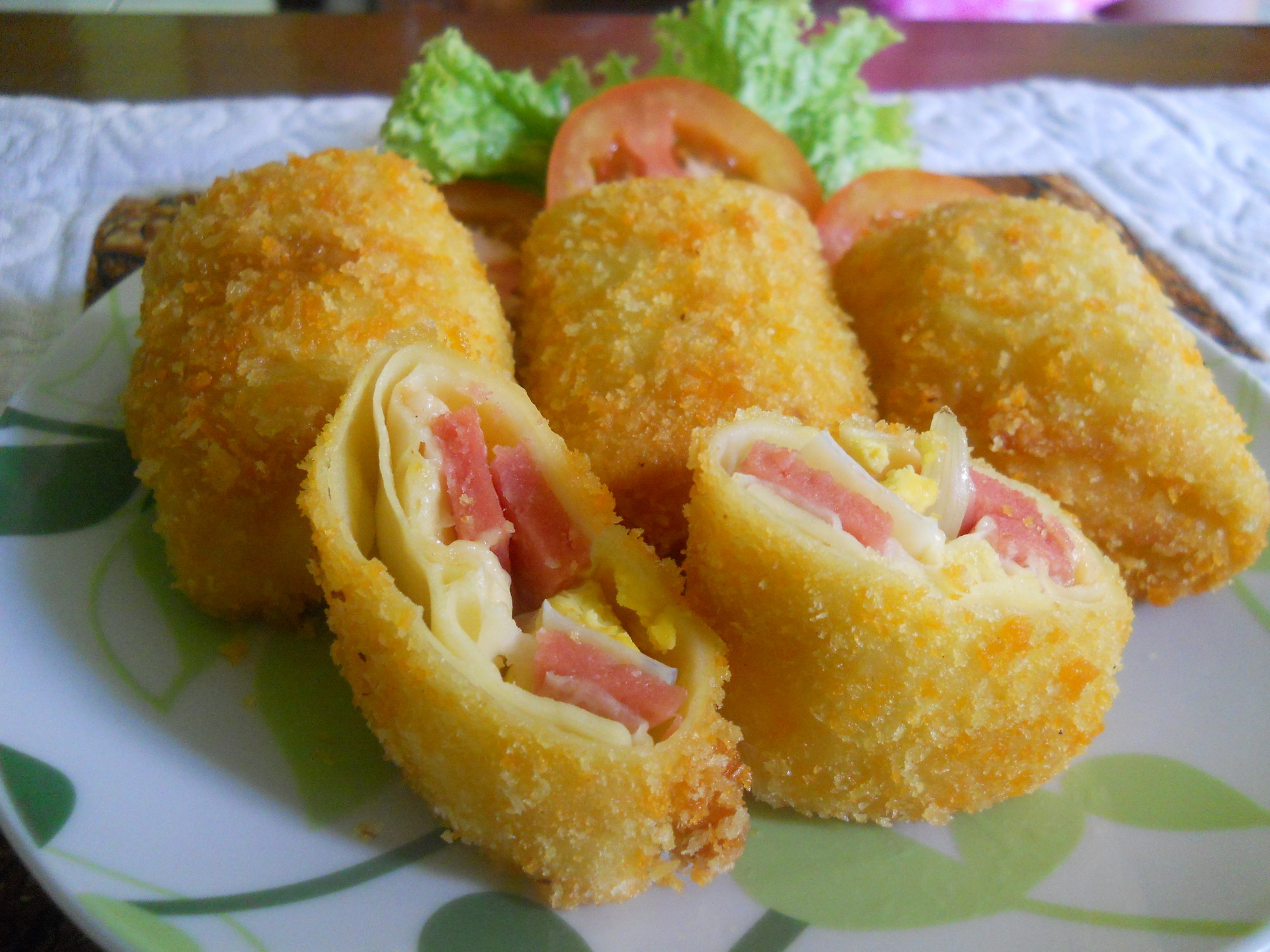 Goreng sampai kulit lumpia kecokelatan, sajikan. Amris American Risoles Toko Kue Raihan