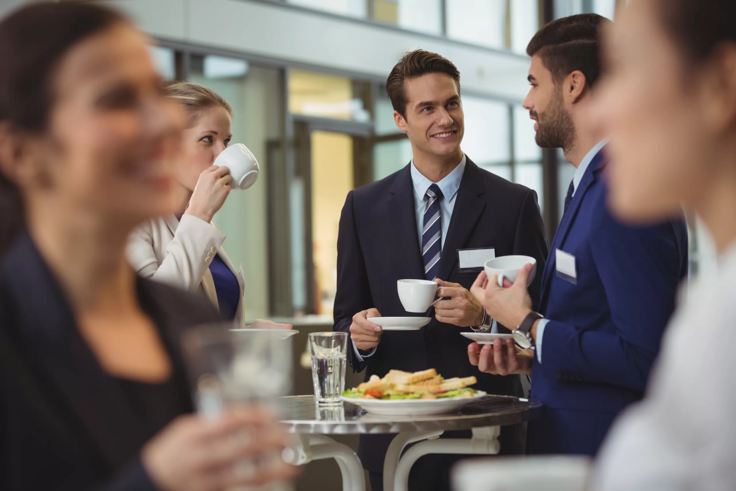 Consejos de Networking para Fortalecer Relaciones Valiosas en la Industria