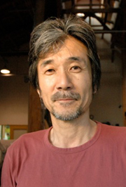 NHK 凄技出演　小牟礼尊人　ガラス 立方体オブジェ　めい想 卒業生の今｜富山ガラス造形研究所