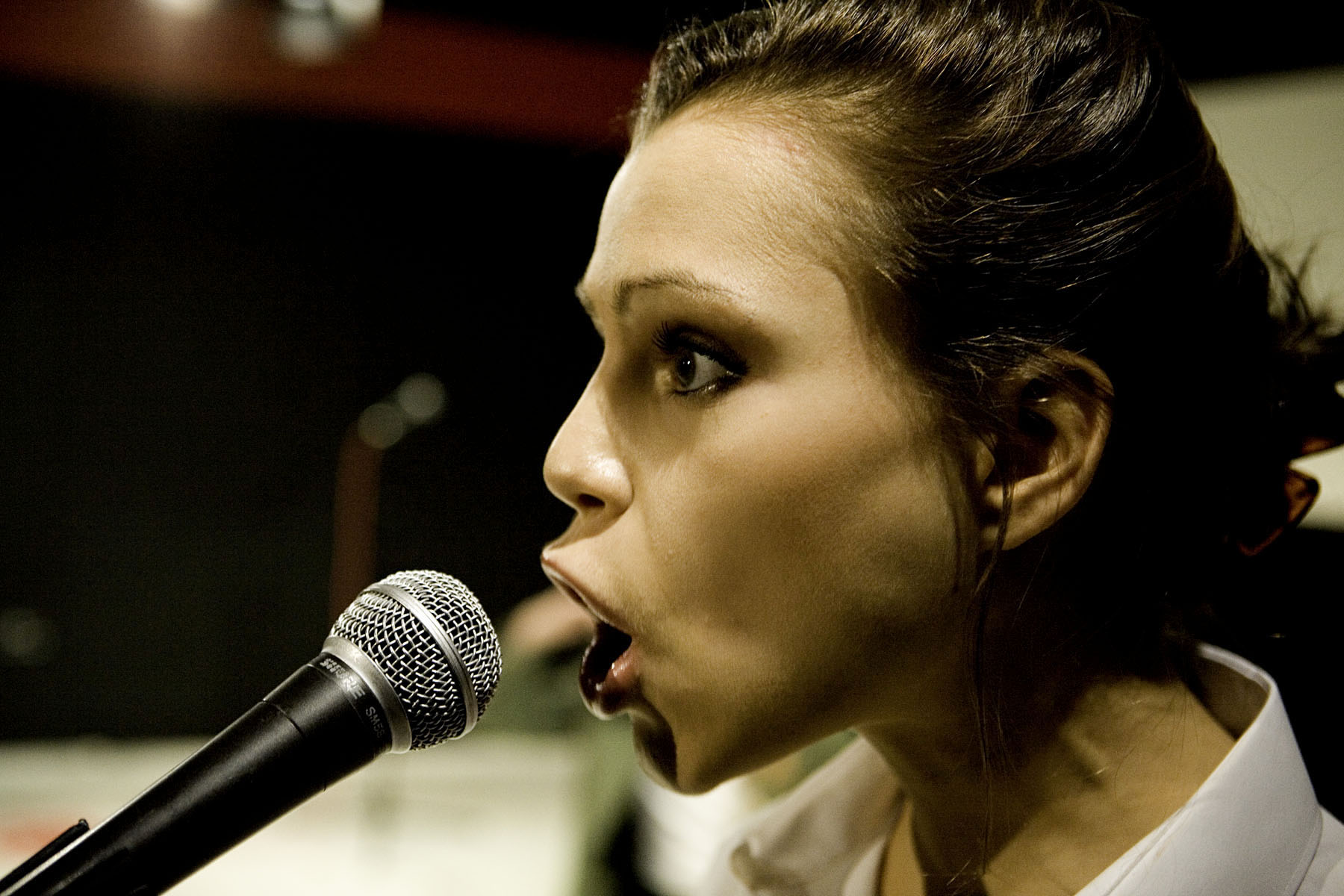Eva O'Connor in Broken Croí/Heart Briste. Photo by Fiona Morgan.