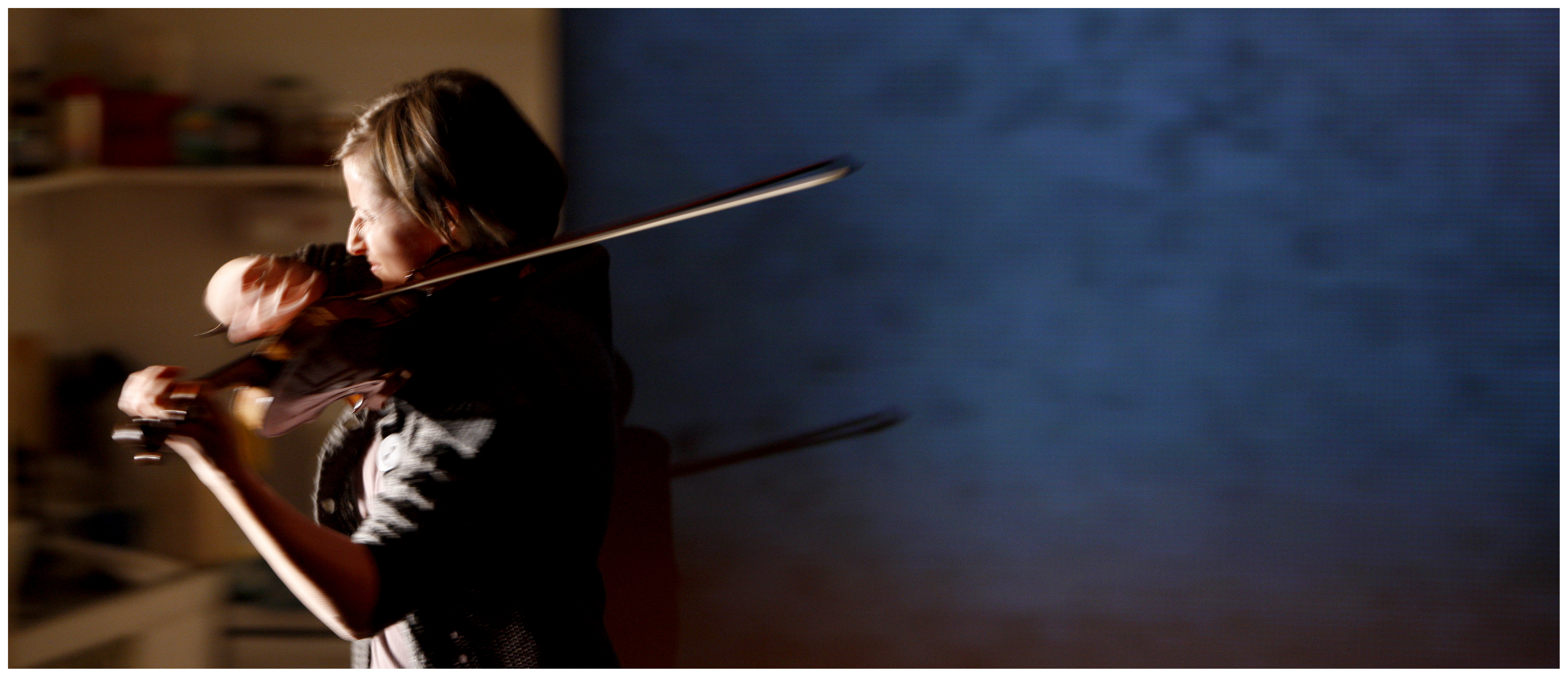 Ioana Petcu-Colan in Una Santa Oscura. Photo by Colm Hogan.