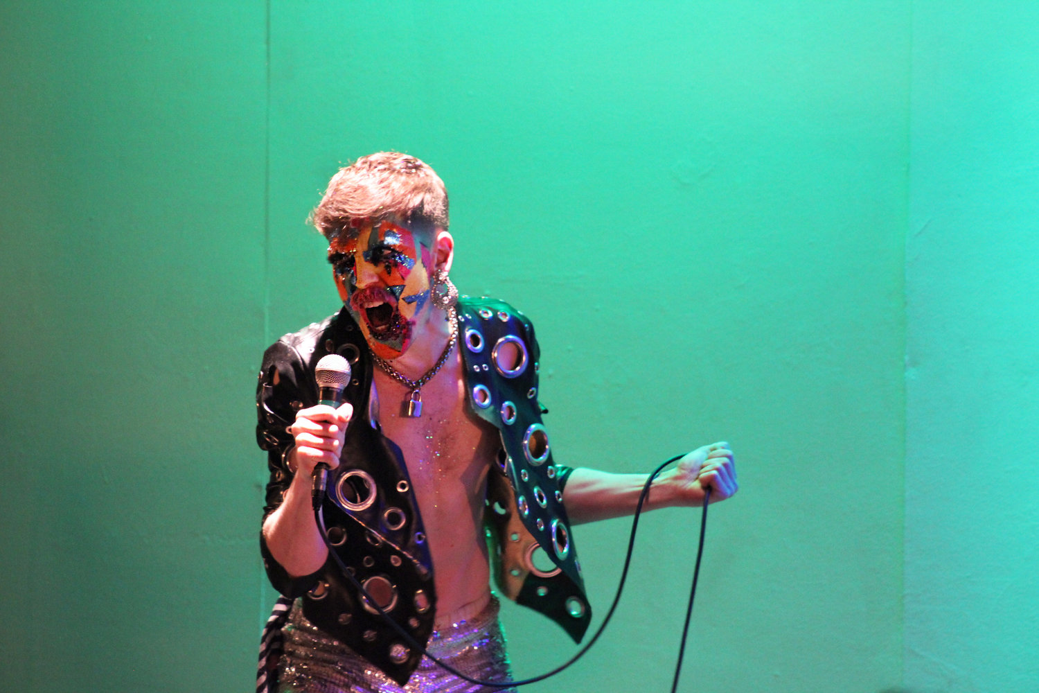 Stephen Quinn (Stefan Fae) in Overfired. Photo by Carla Rogers.