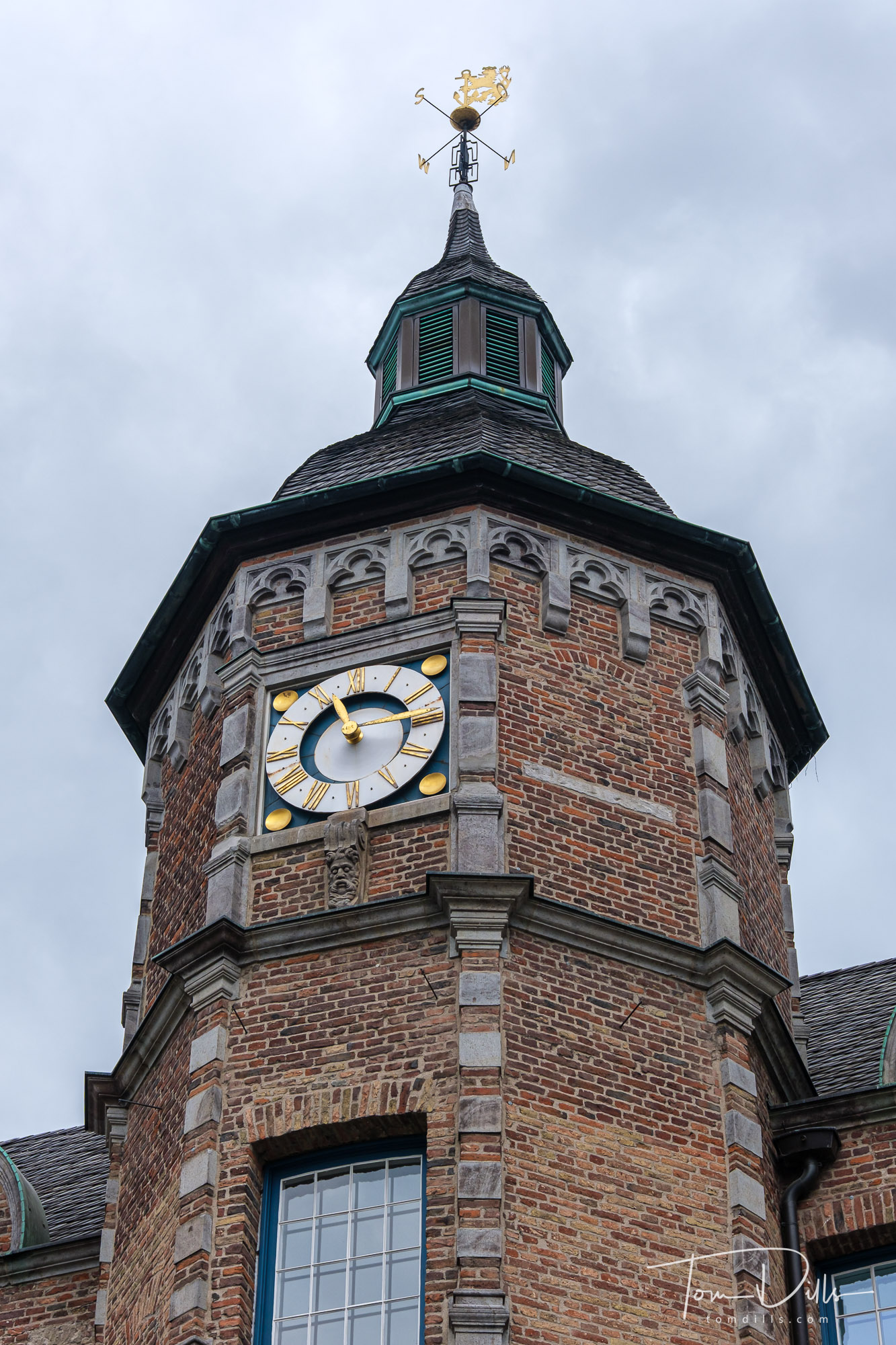 Marktplatz, a town square with a 1500s town hall & an equestrian statue is also the site of a Christmas market. Dusseldorf, Germany