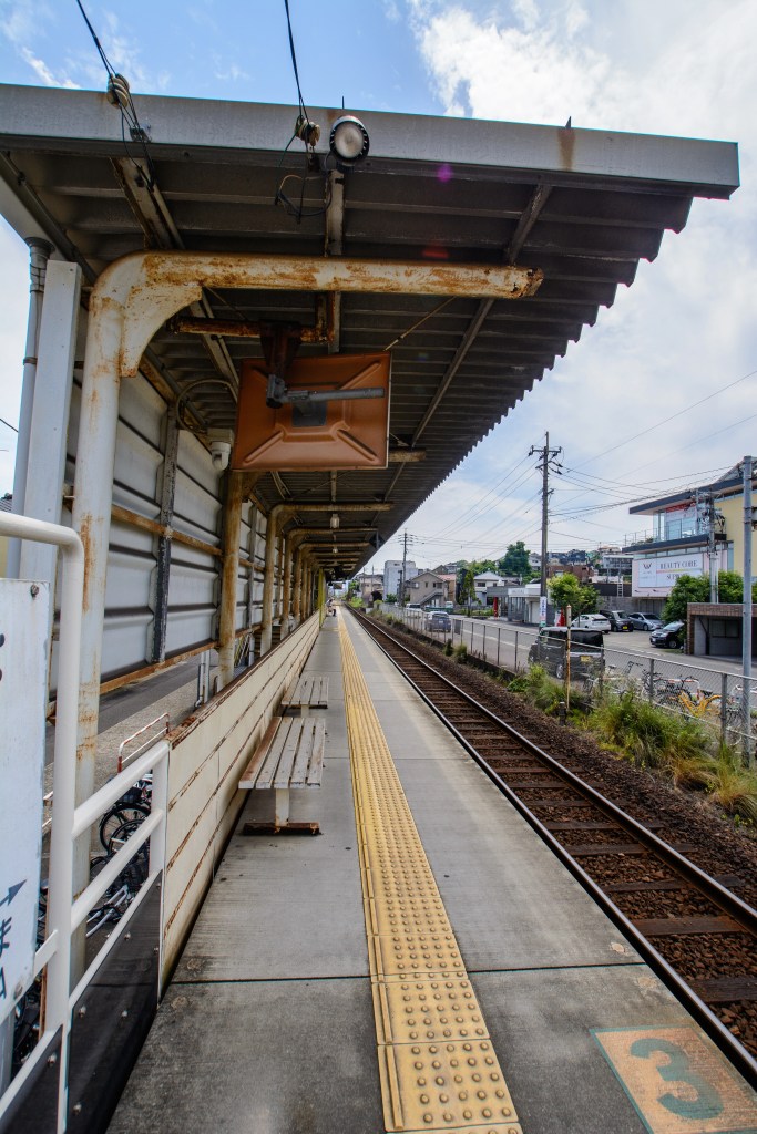 宇宿駅のホーム。