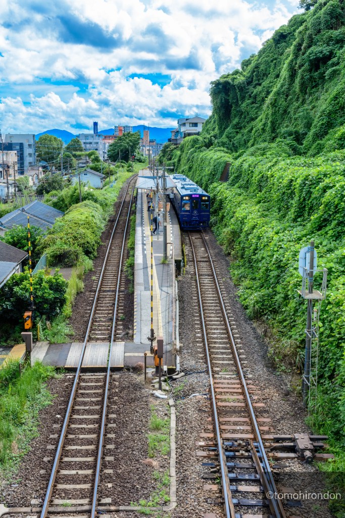 南鹿児島駅に停車中の「おれんじ食堂」