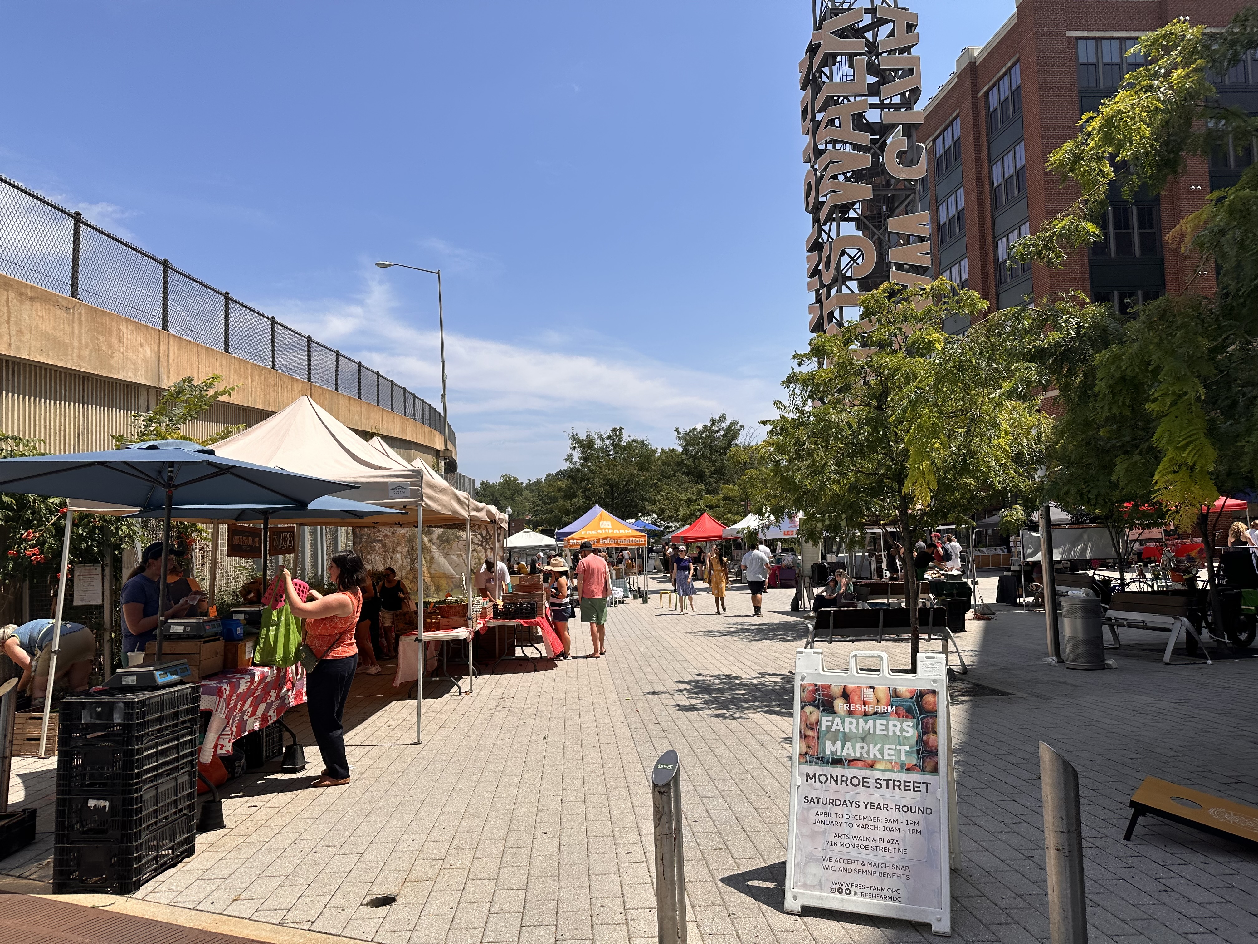 Farmers Market at Monroe Street Market Tom Shakely