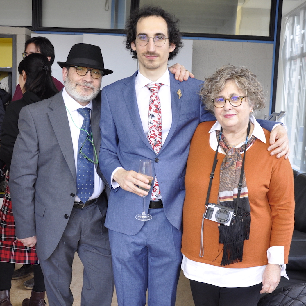2 Share your family tree and photos with the people you know and love.