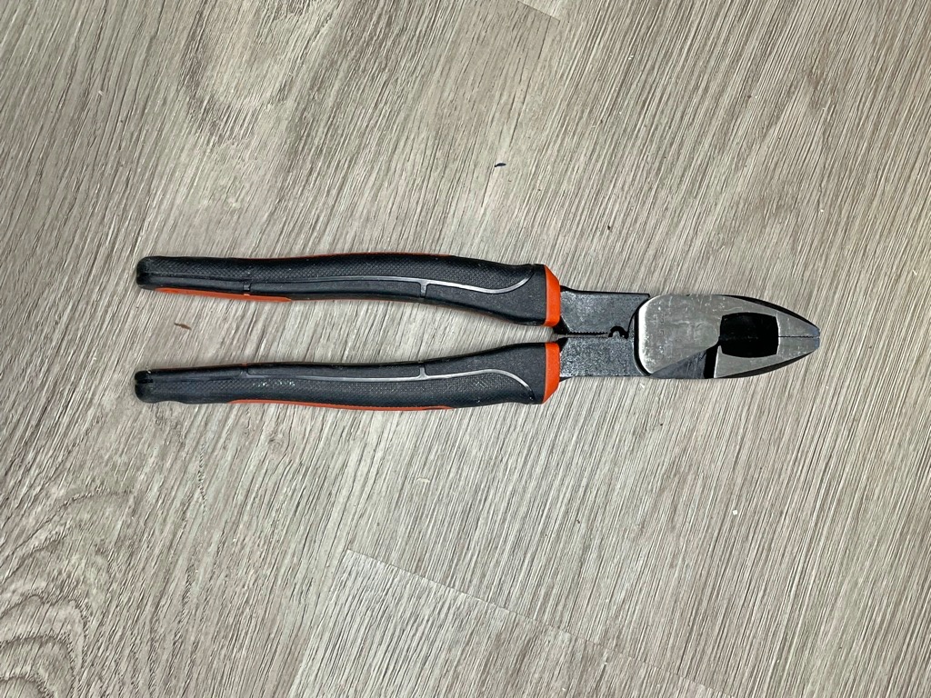 Crescent Z2 9.5-Inch Linesman Pliers With Cushion Grip - High Leverage, Laser Hardened Cutting Edges - View #5