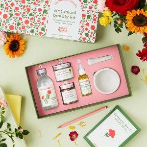 Image shows a botanical beauty kit which is a prize in the Mothers Day Giveaway of 2022