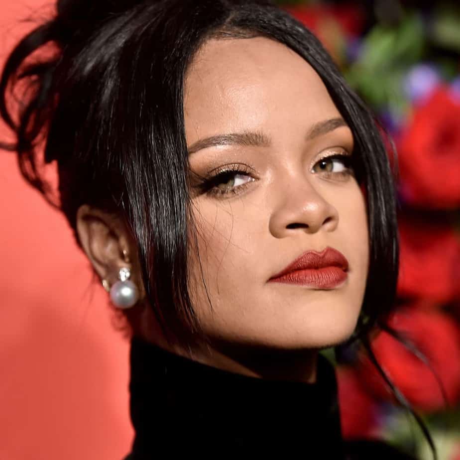 Fans go Wild as Rihanna dances to Davido’s Catchy Song ‘Unavailable’