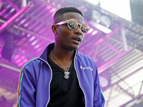 A Fan Laments over Meeting Wizkid for the First Time