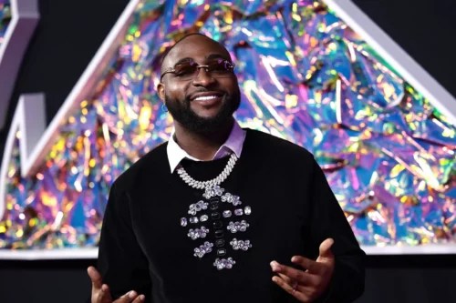 Davido Hails Rihanna for Crowning ‘Unavailable’ Song of the Year