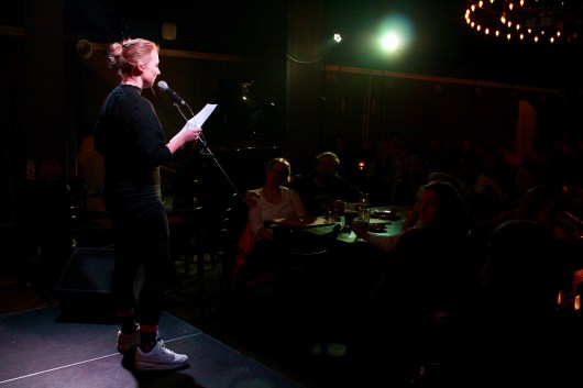 IMG_8580 Hannah Geheimsein beim TIPS Fem Slam September 2018 im Beyerhaus