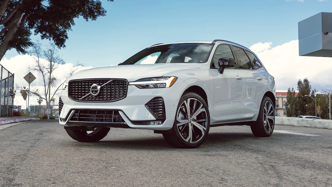 2022-Volvo-XC60-B6-R-Design-22