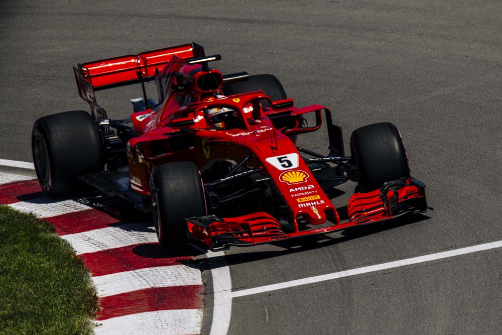 Sebastian Vettel fährt auf Pole © Ferrari Media