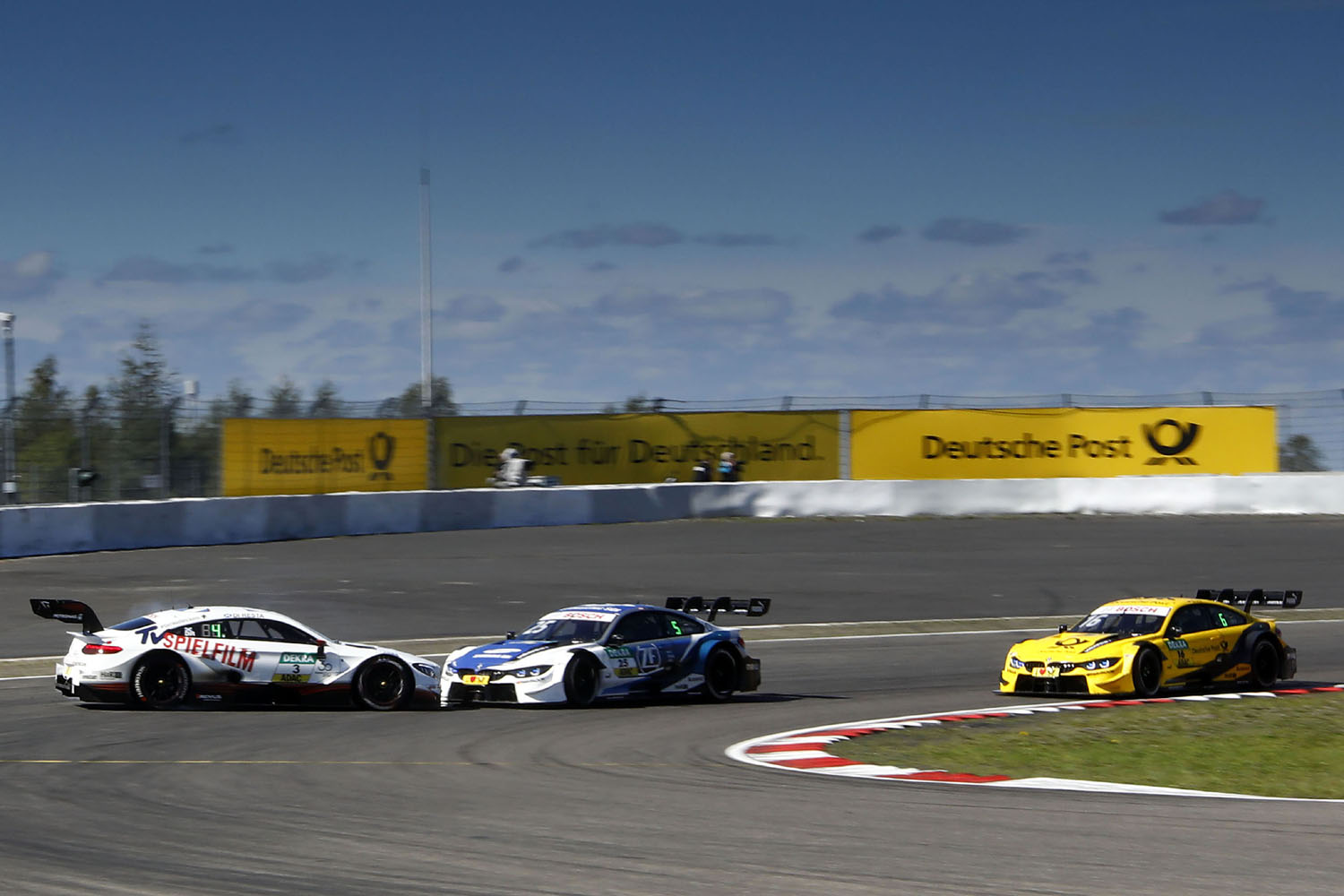 Paul Di Resta und Philipp Eng im Clinch © DTM