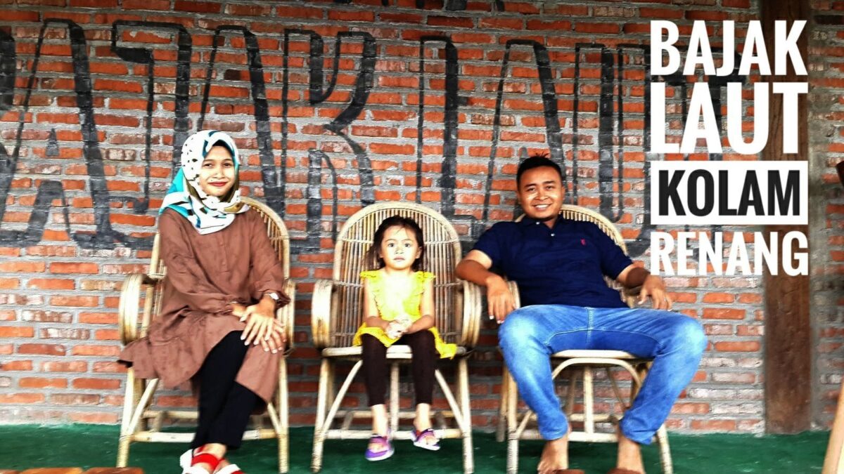 Mimit primyastanto, nuddin harahap, aida sartimbul, dan dewi septian anggreani. Kolam Renang Bajak Laut Bunga Gresik Topwisata