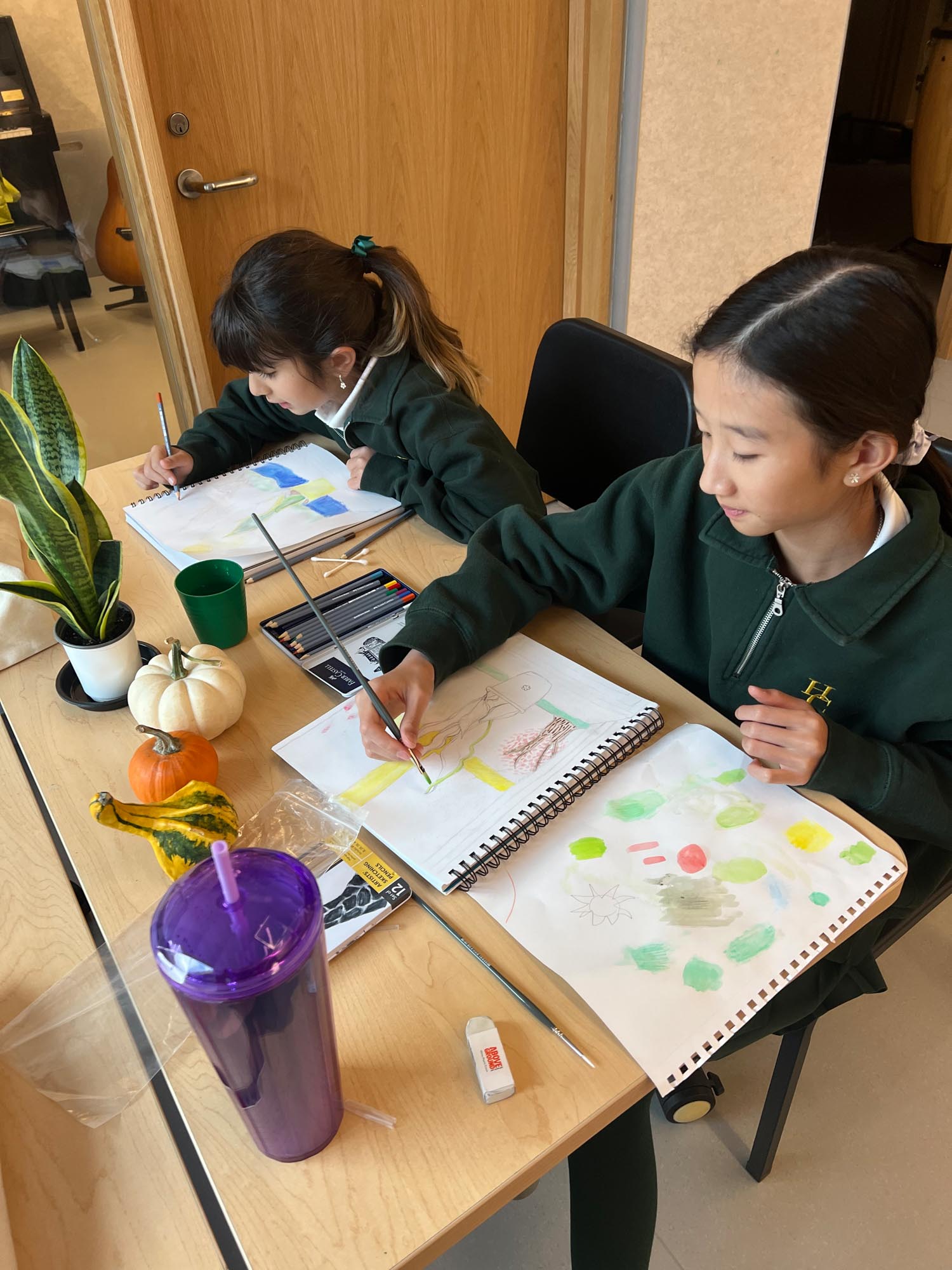 Students drawing.