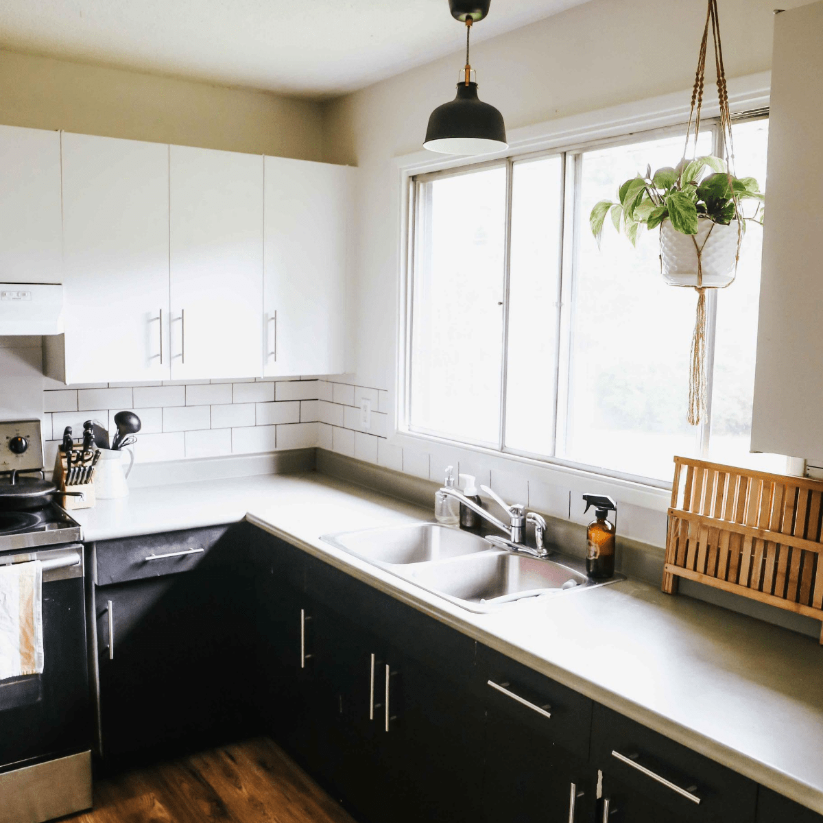 HOW TO HAVE CLUTTER FREE SURFACES - Tory Stender