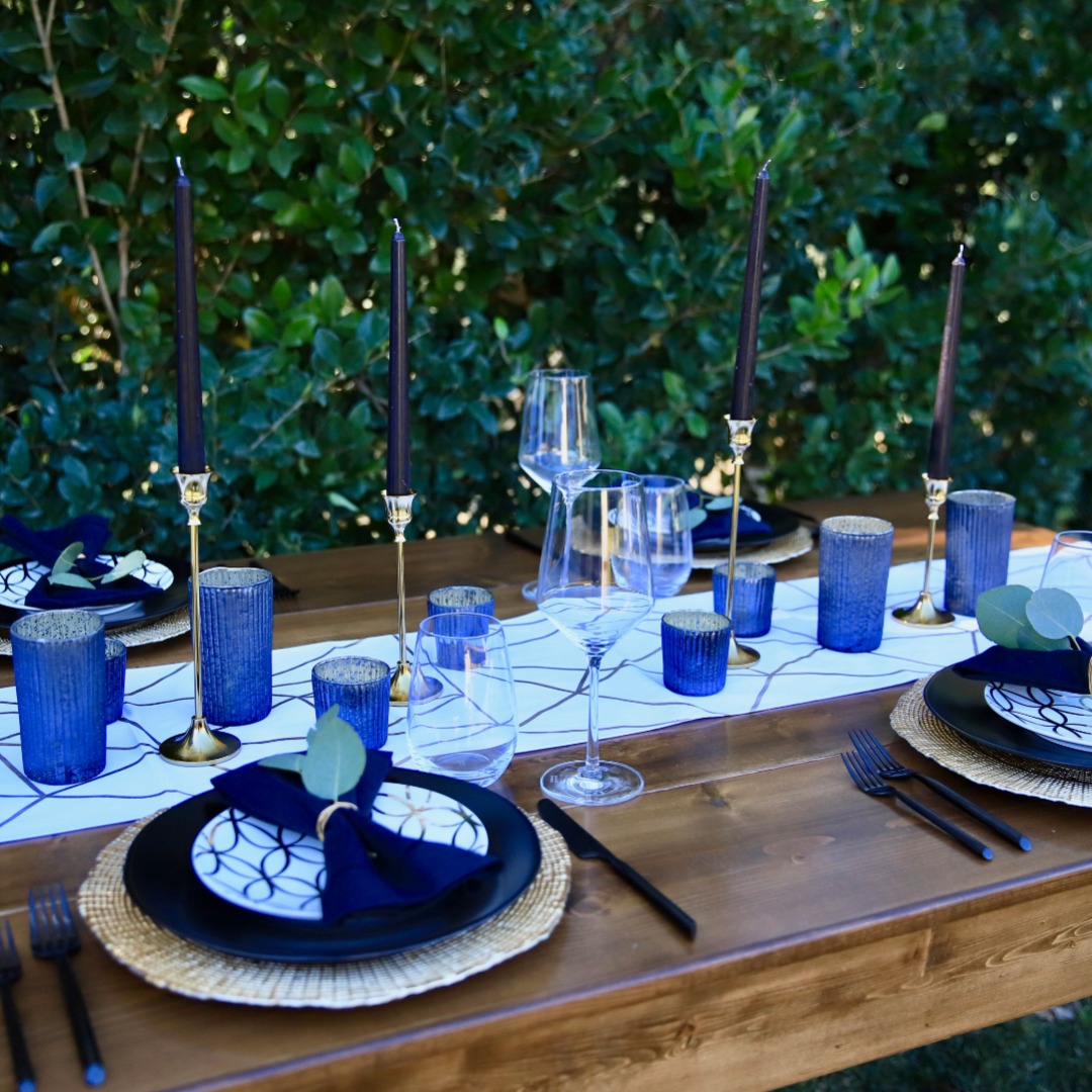 bee's knees tablescape