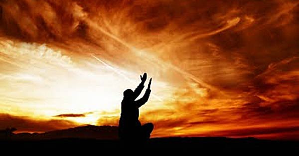 um elevando-se aos céus