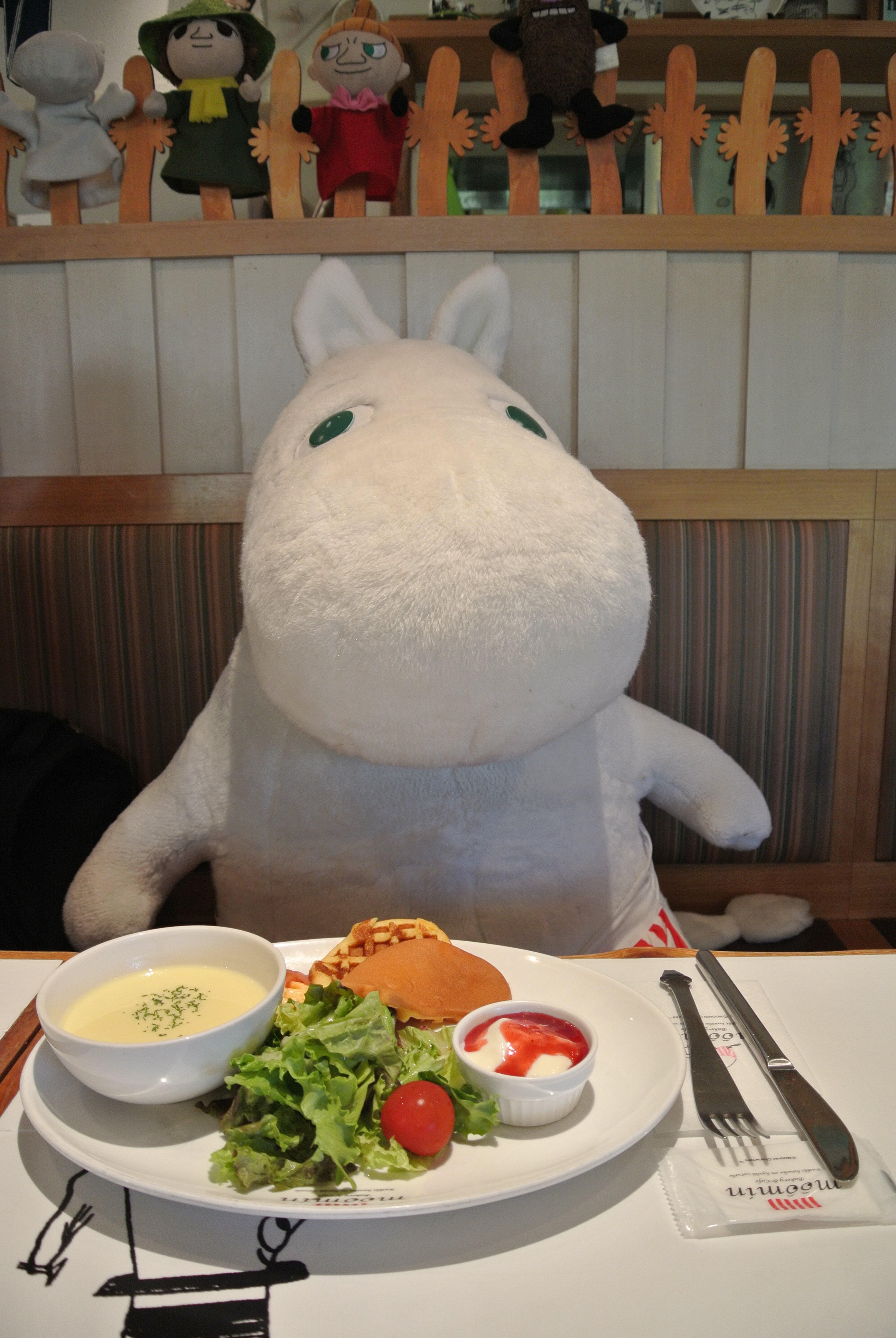 Breakfast with Moominmama!