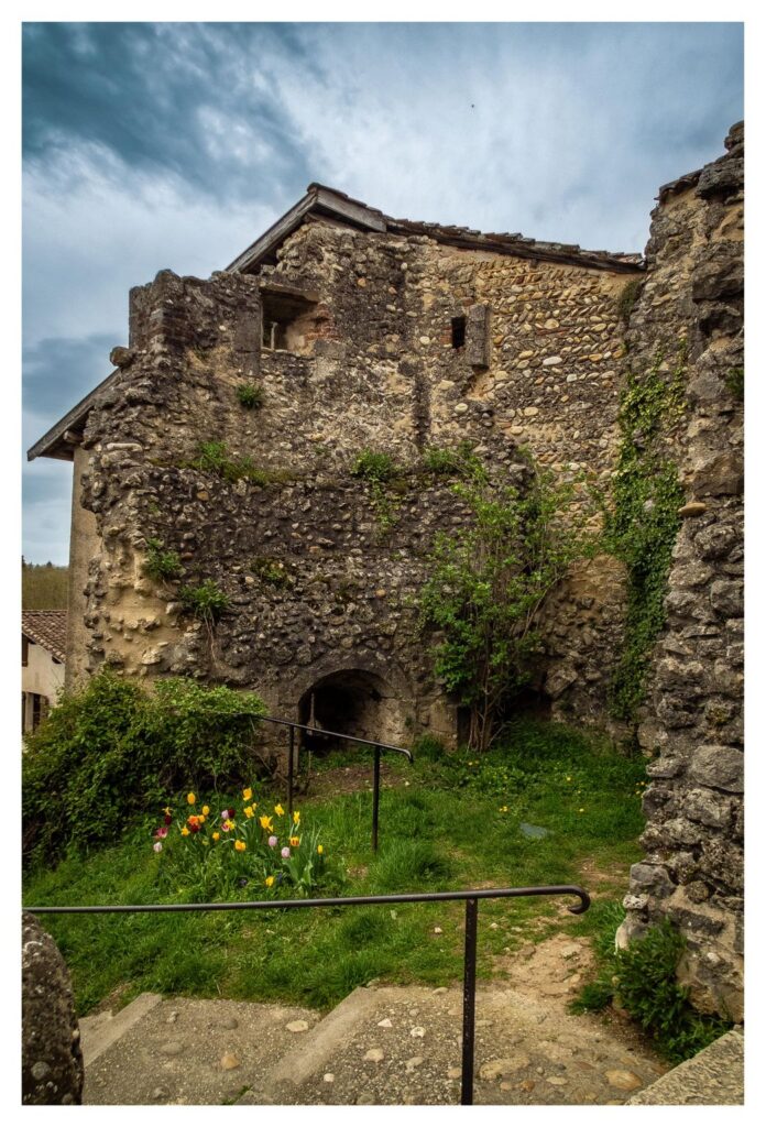 Altes Haus in Pérouges neben dem Stadttor