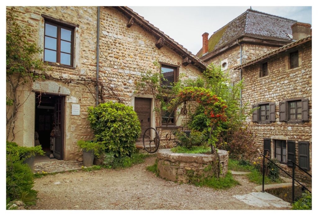 Ein Brunnen in der Cité