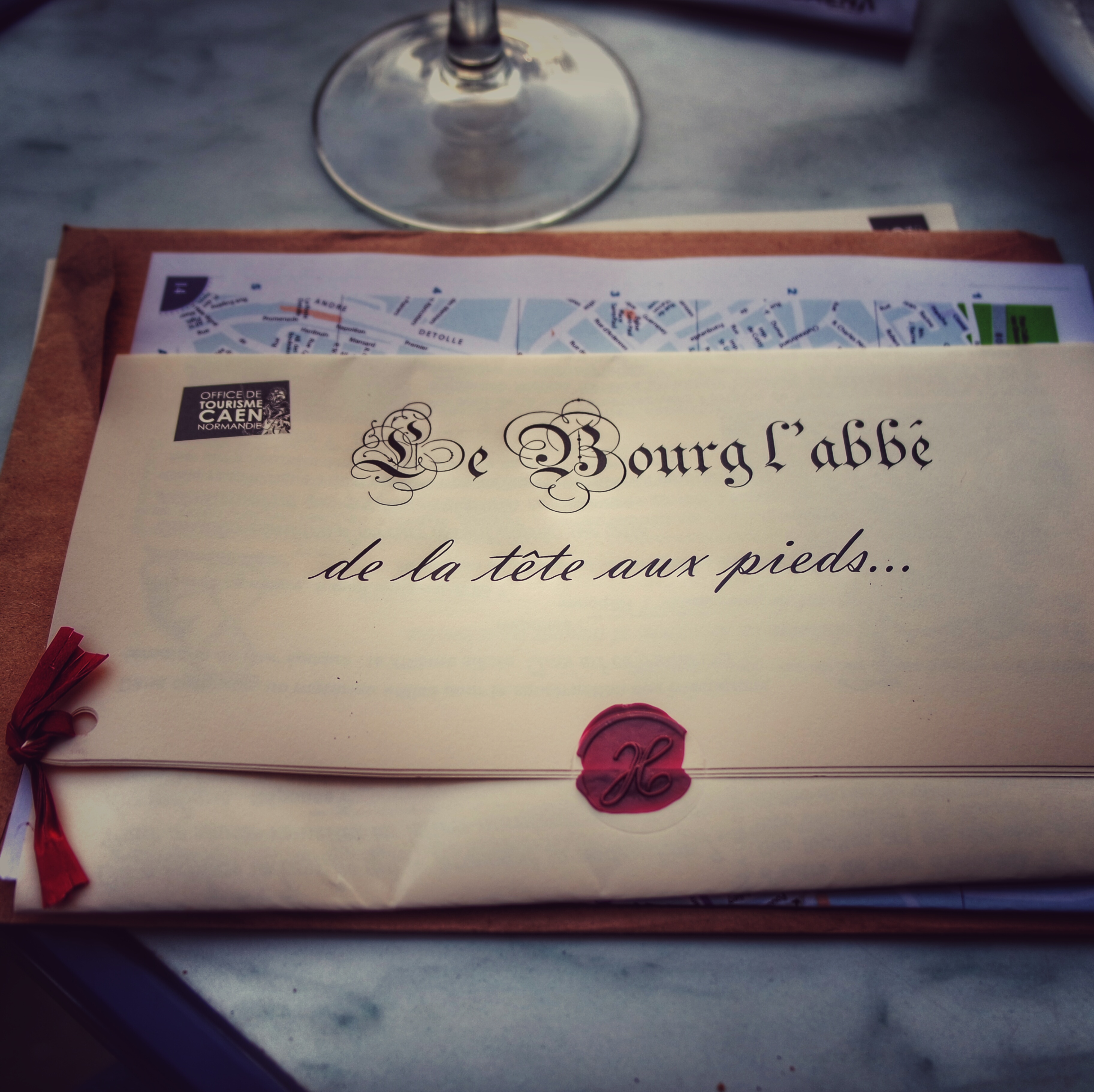 parcours le Bourg l'Abbé, de la tête aux pieds