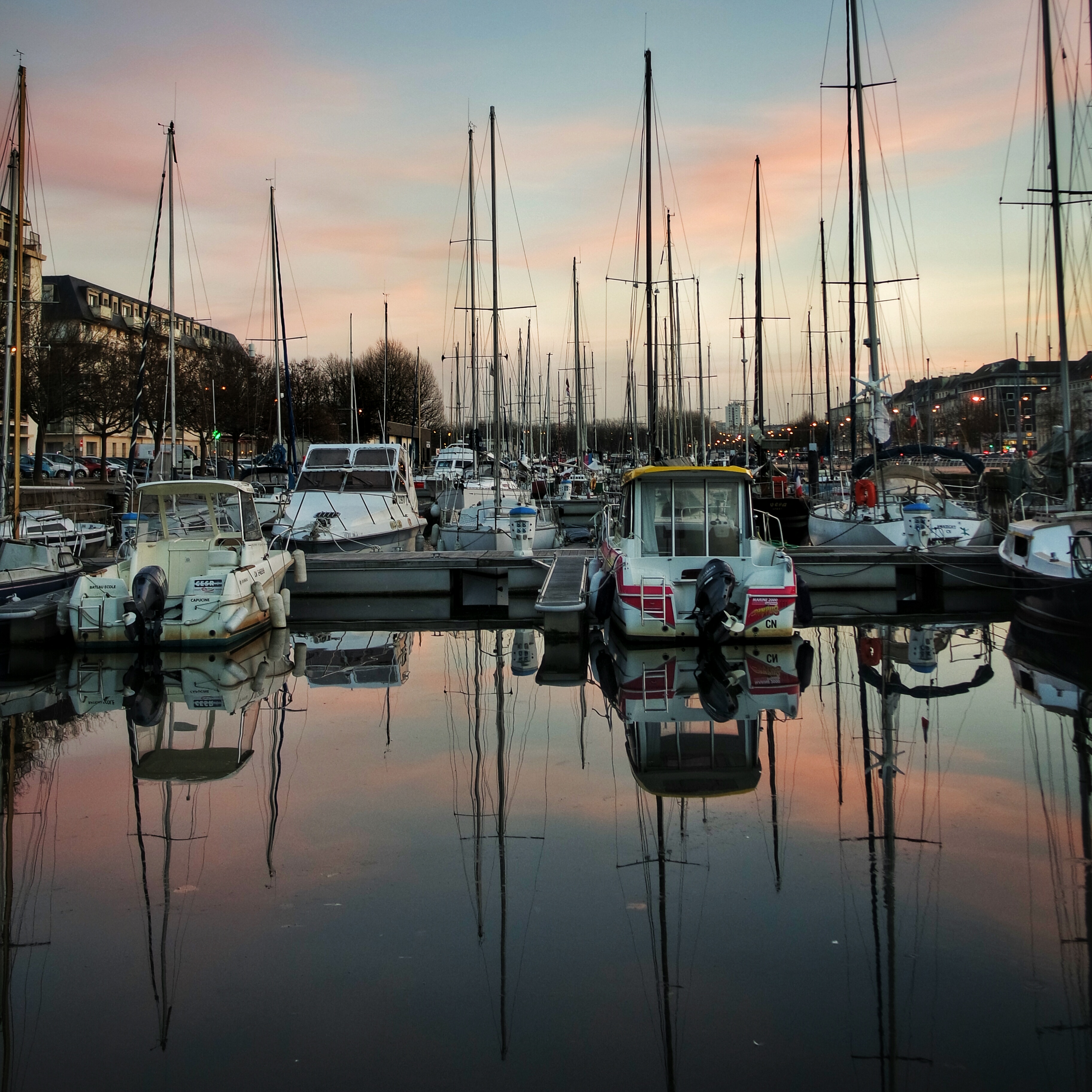 port de plaisance face Ibis centre Caen