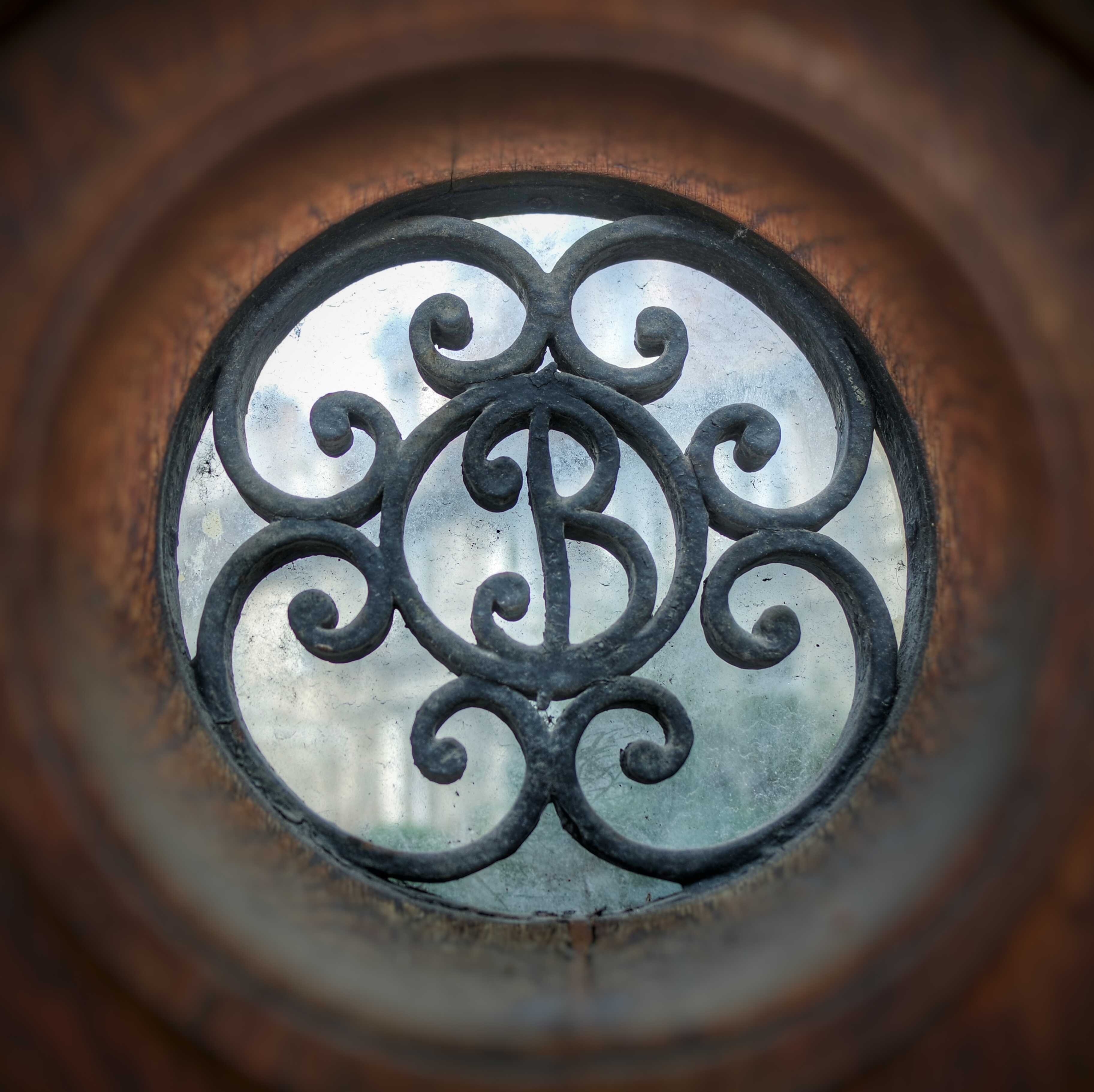 détail porte rue du centre ville de Caen