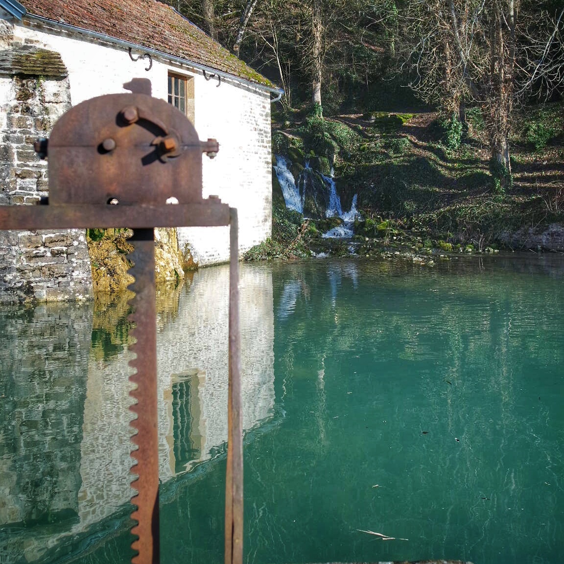 Lavoir et son reflet Baulme-la-Roche