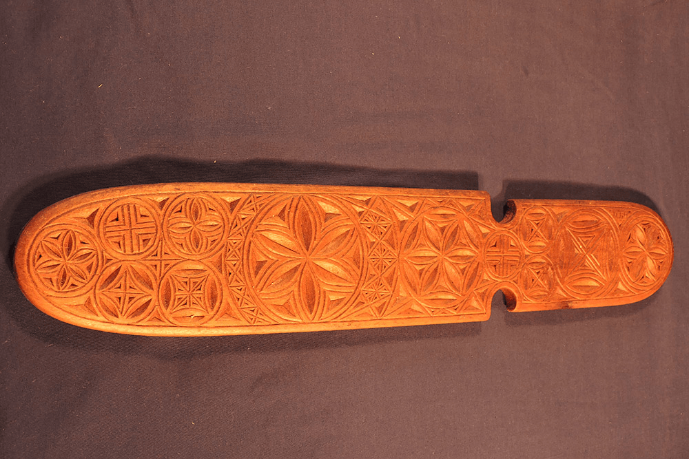 Scandinavian Carved Wooden Mangle Board with Peg-Fitted Handle